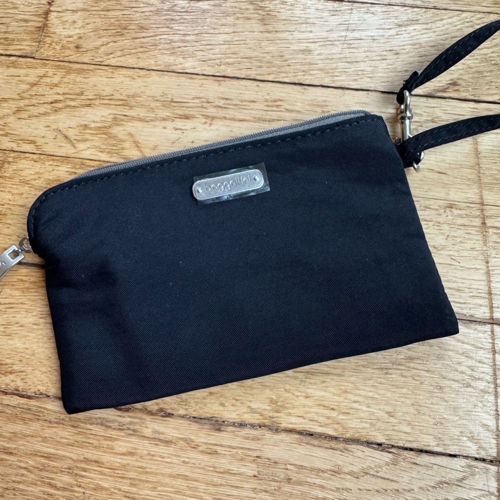 Baggallini NEW wristlet wallet with FREE Tote - tote and pouch set - Picture 2 of 16